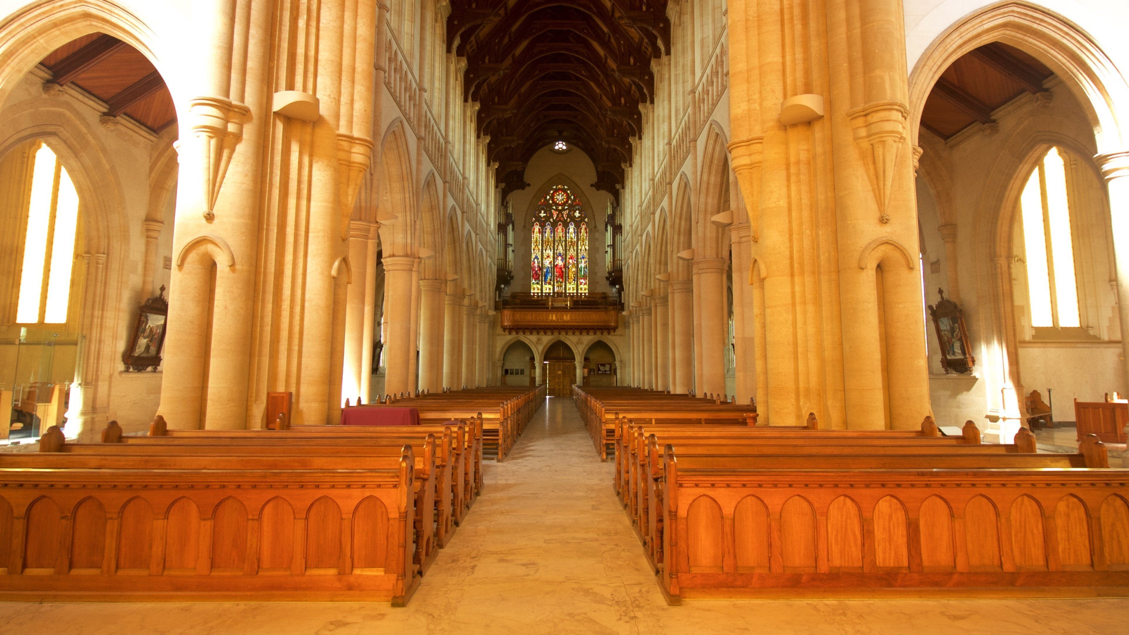 Bendigo featuring interior views, a church or cathedral and heritage architecture