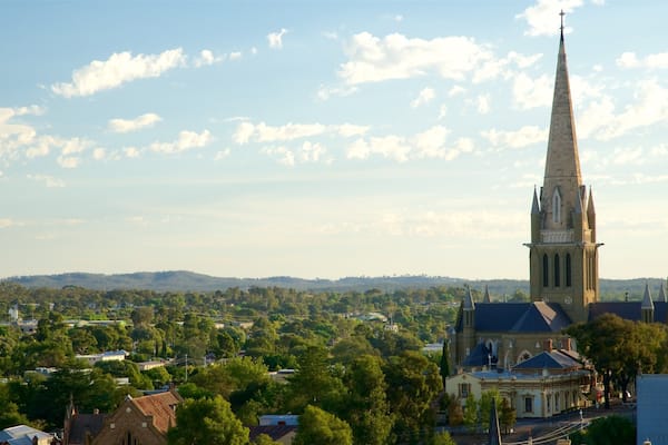 Bendigo showing landscape views and heritage elements