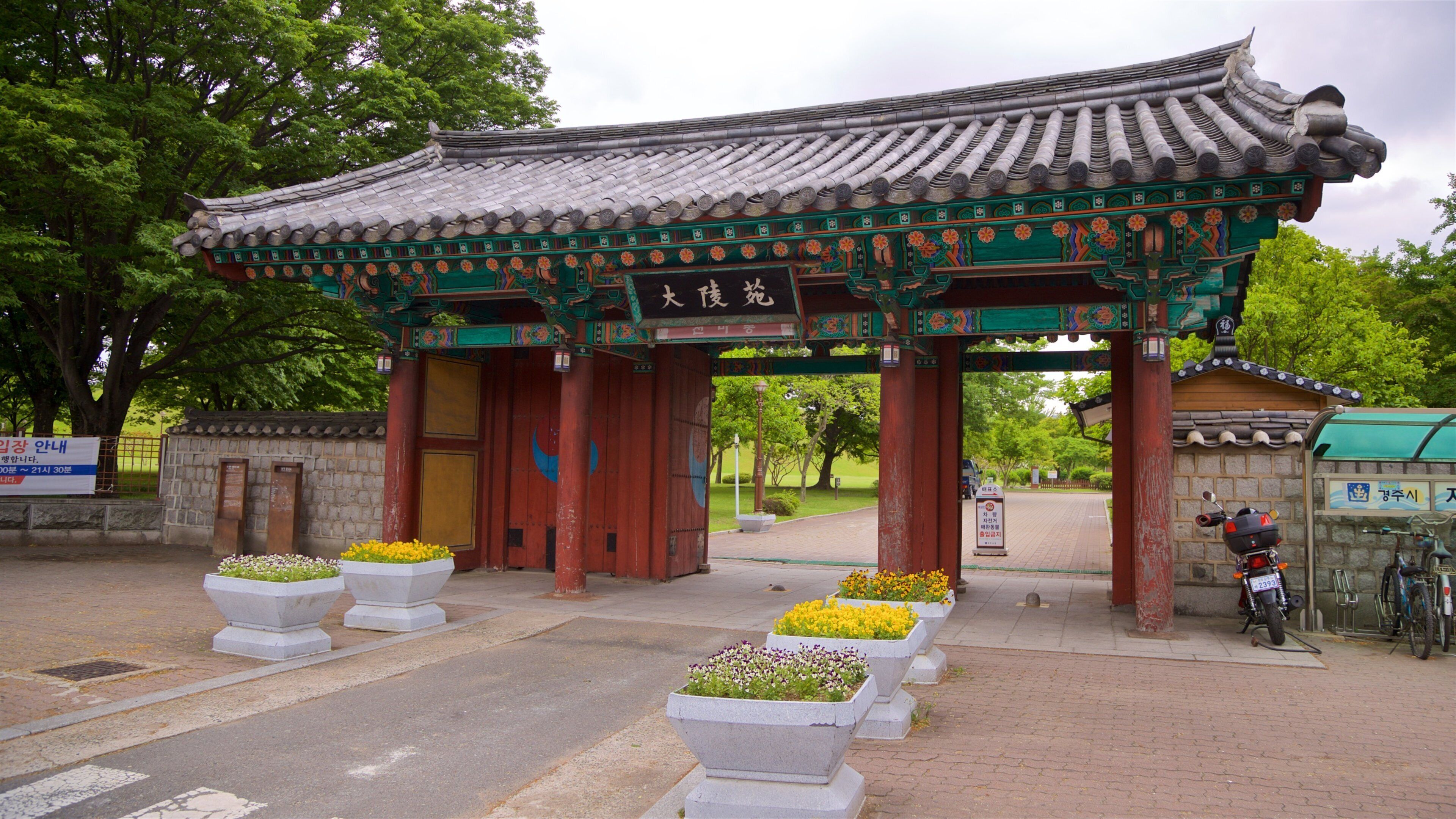 St Maarten and St Martin featuring heritage elements