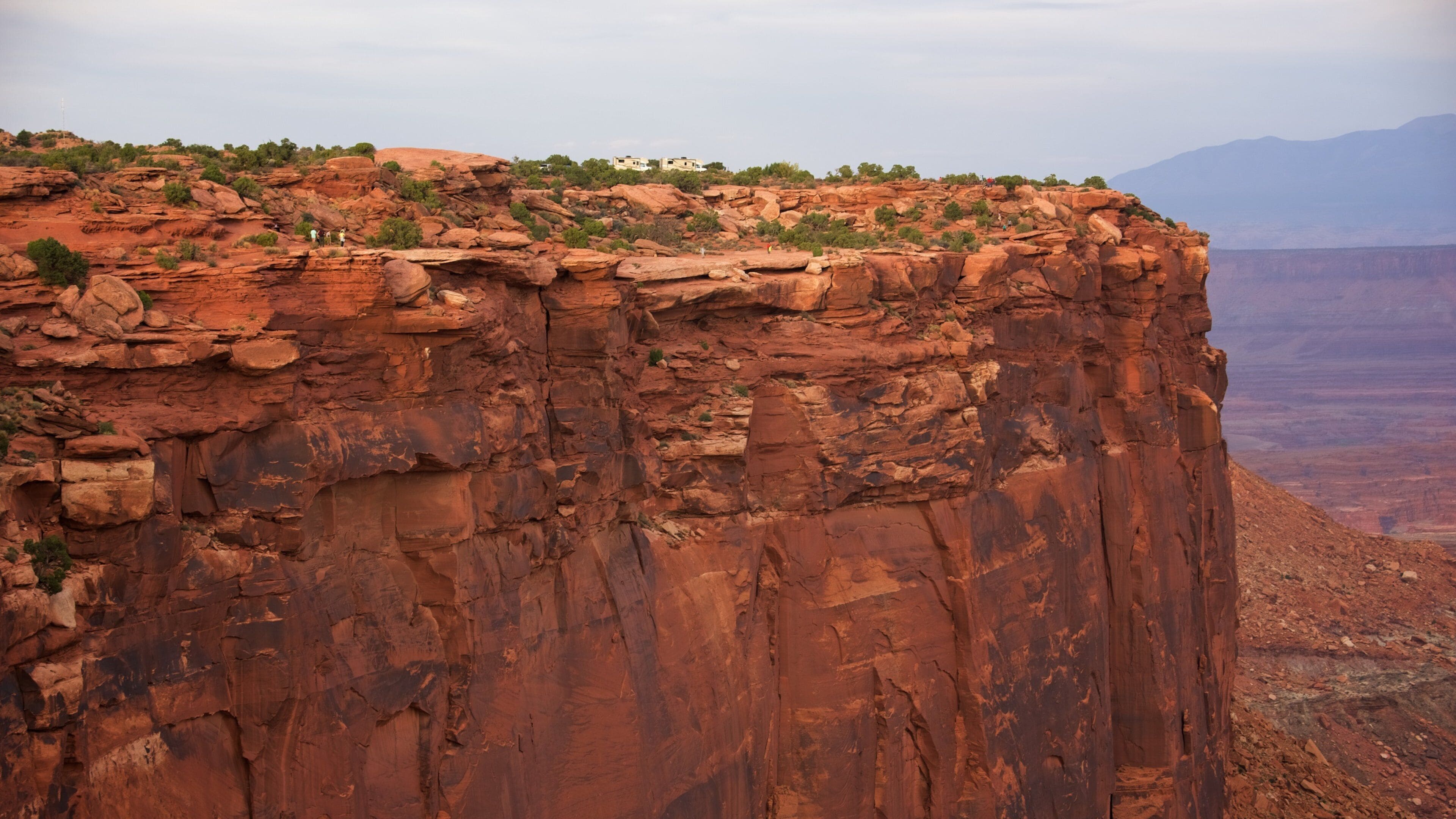 Grand View Point Trailhead showing a gorge or canyon and tranquil scenes