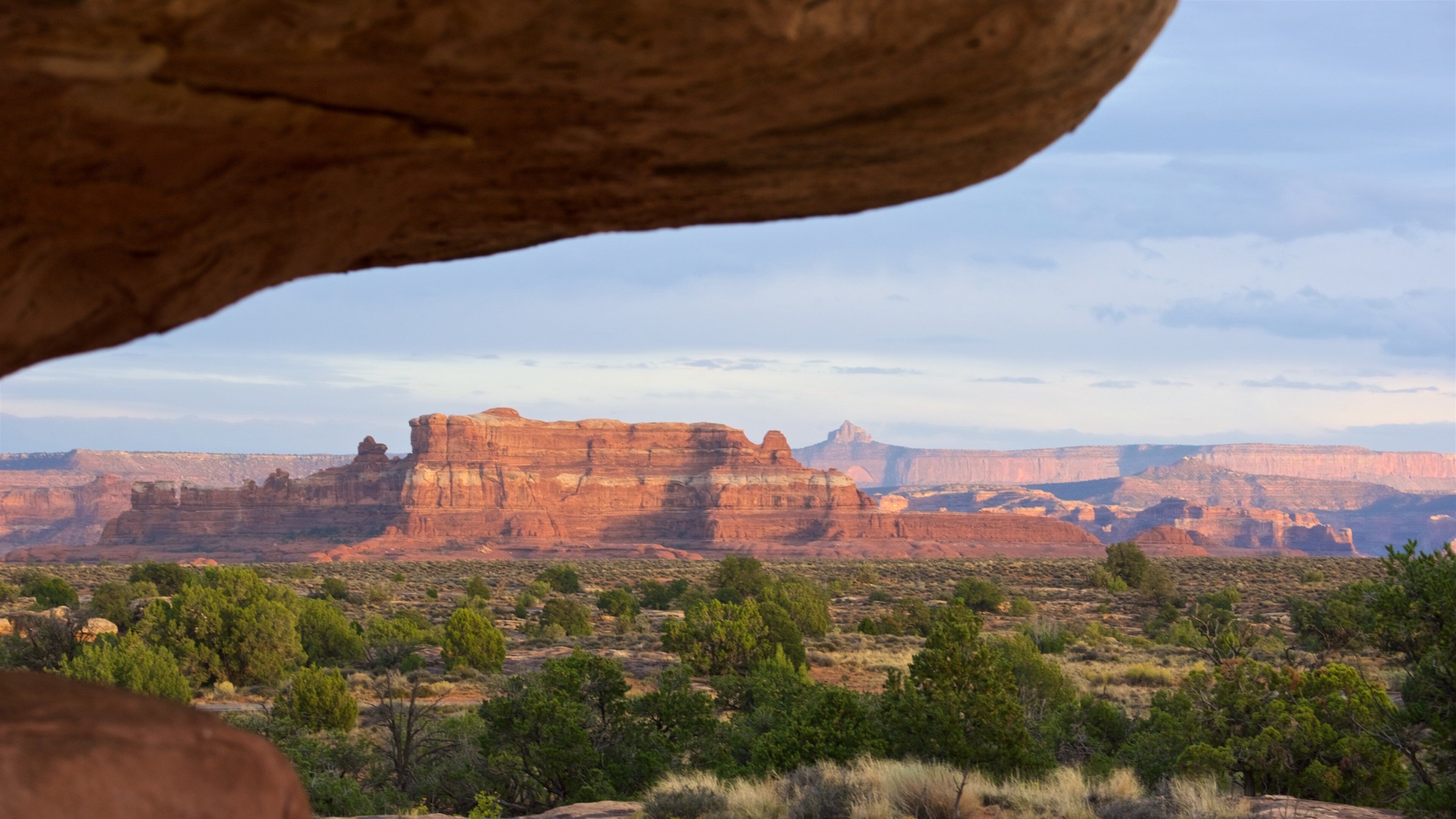 Parque Nacional Canyonlands ofreciendo situaciones tranquilas, un cañón o garganta y paisajes desérticos