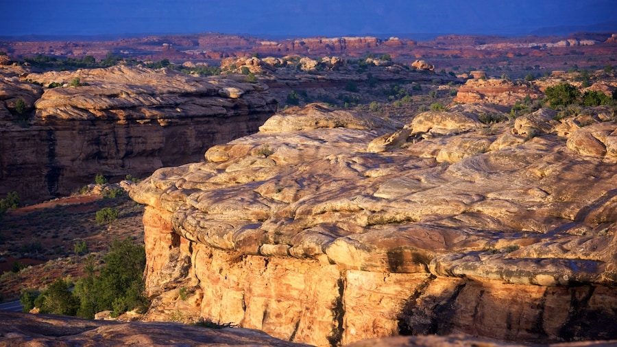 Pothole Point which includes desert views, a gorge or canyon and tranquil scenes