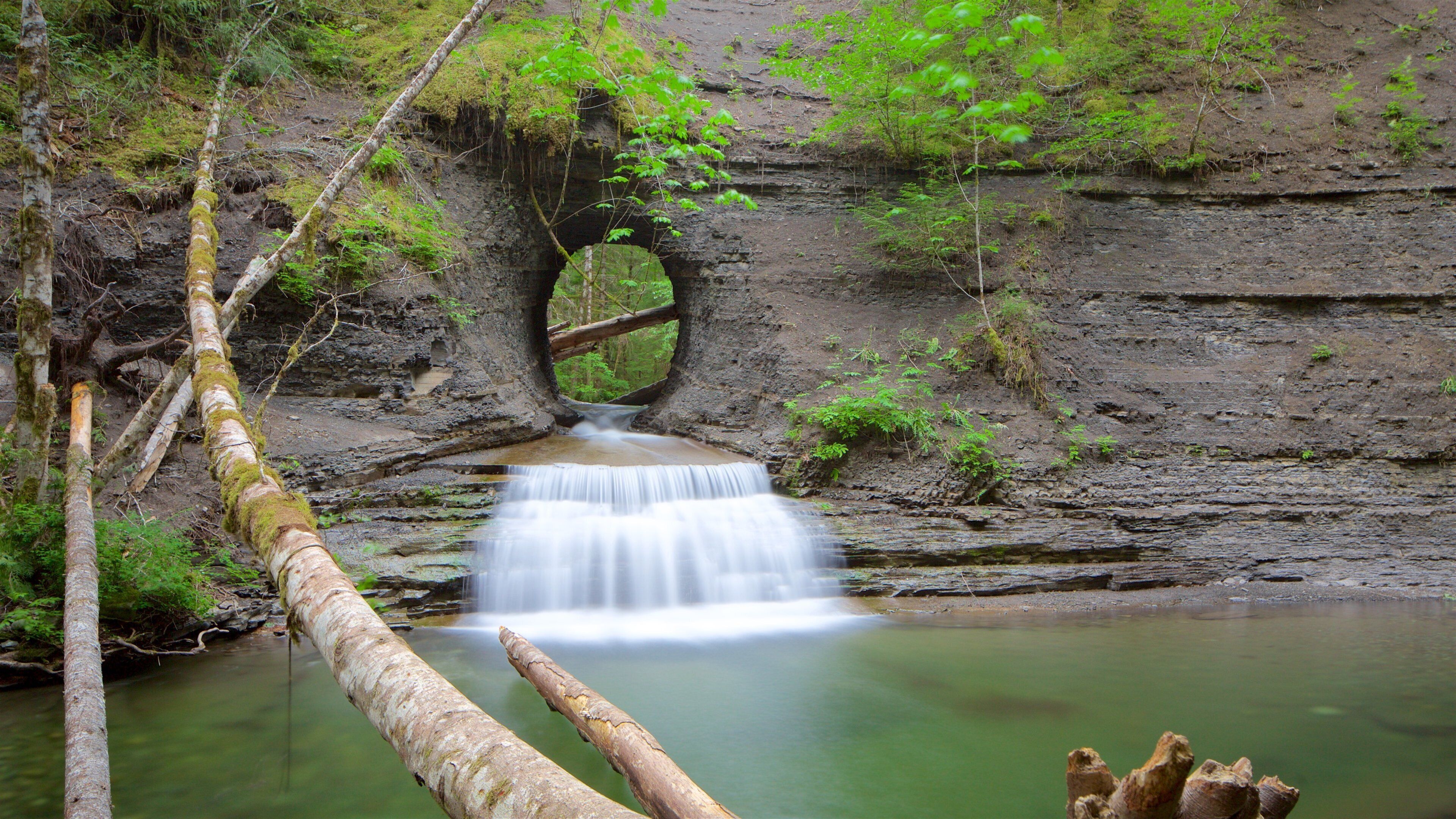 Hole In The Wall featuring a lake or waterhole and a river or creek