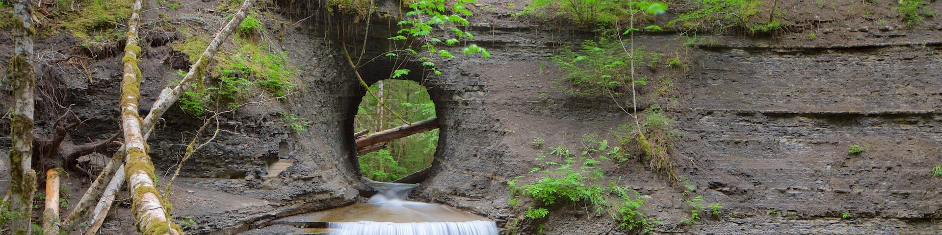 Hole In The Wall featuring a lake or waterhole and a river or creek