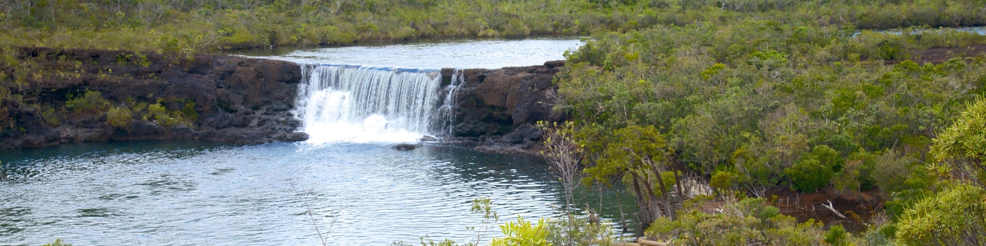 Yate featuring a cascade and a lake or waterhole