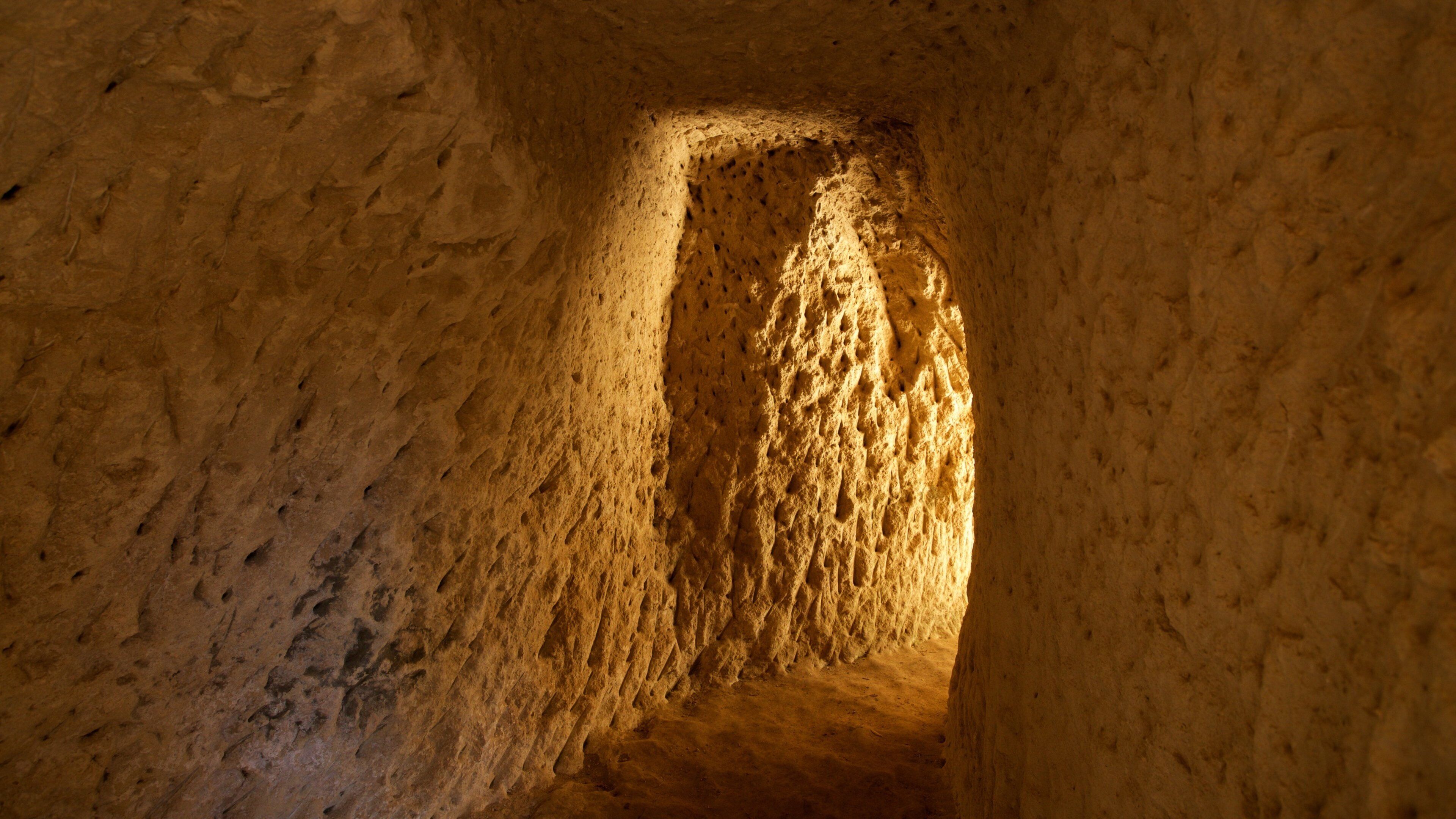Insediamento Rupestre Degli Sbariati featuring interior views and a ruin