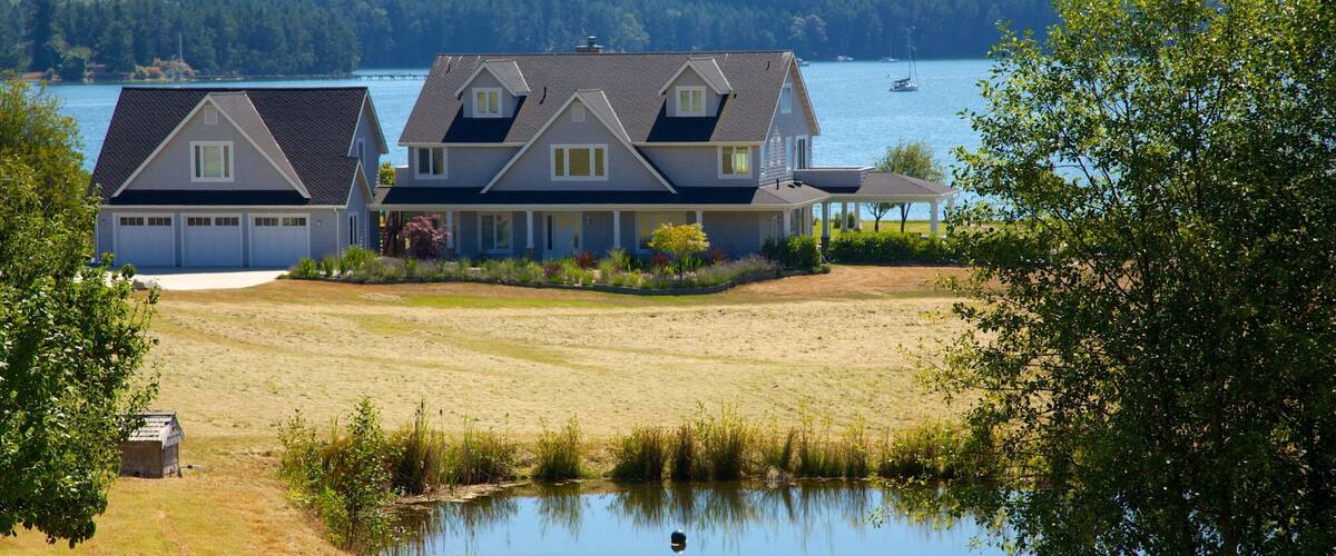 Wescott Bay which includes a small town or village and a lake or waterhole