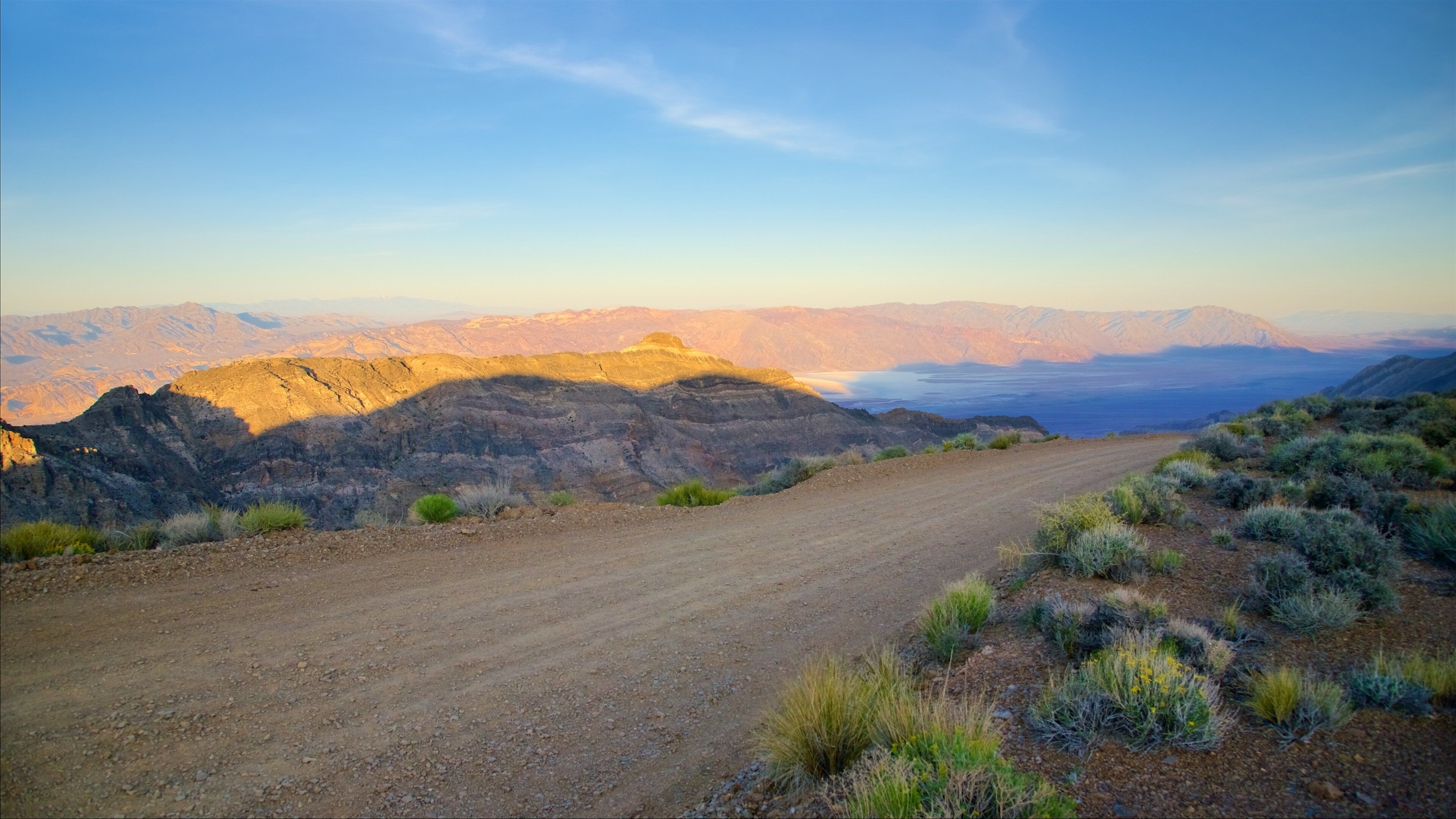 Valle de la Muerte mostrando vista panorámica y escenas tranquilas