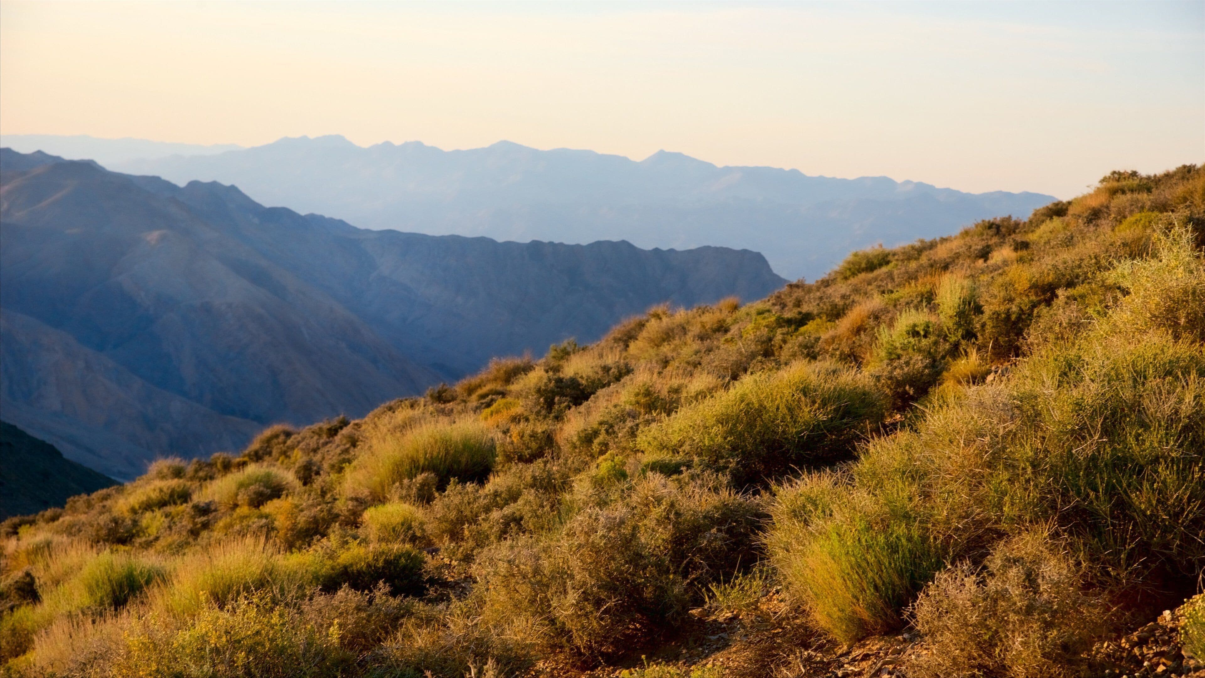 Death Valley fasiliteter samt landskap, solnedgang og rolig landskap