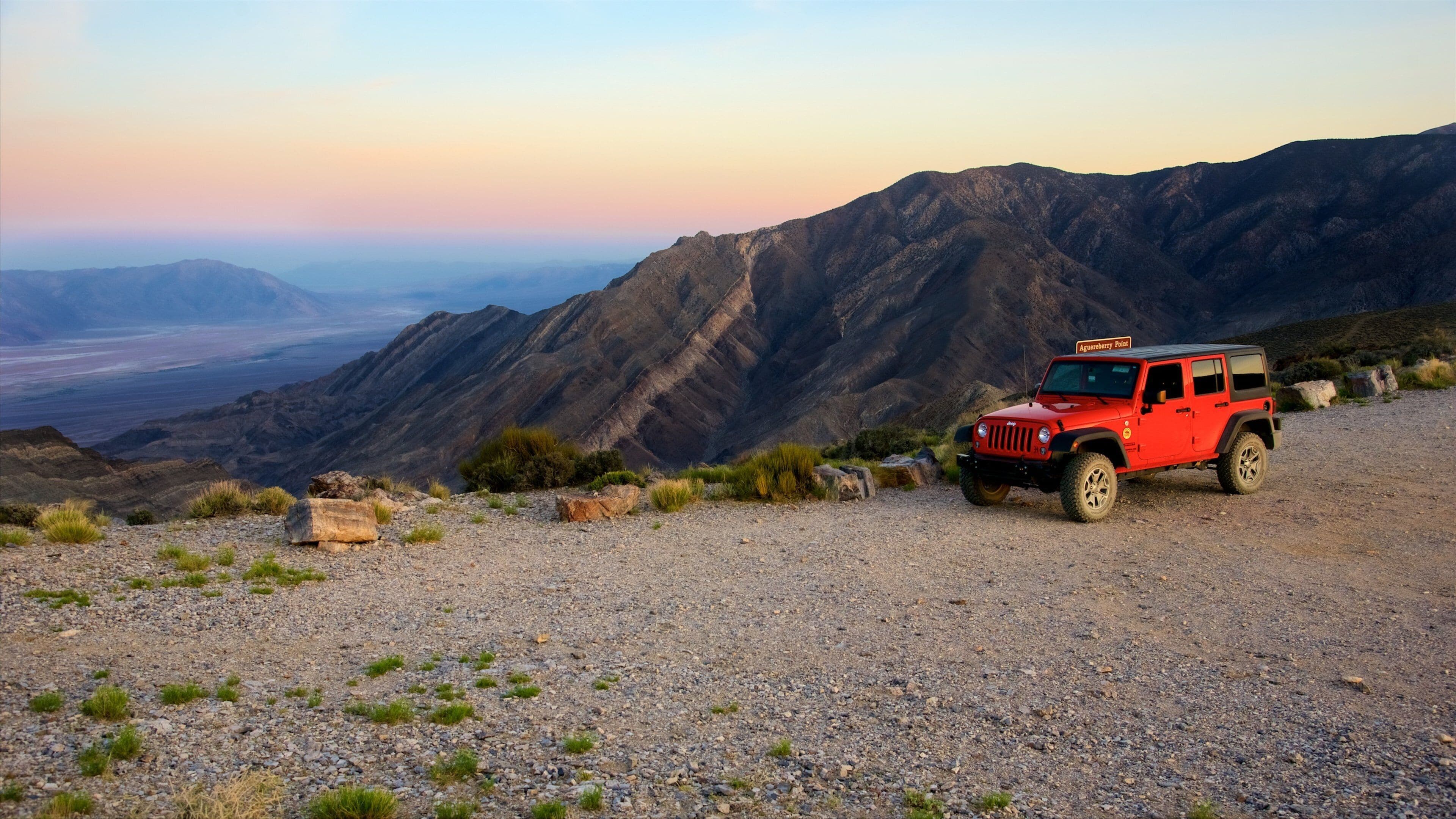 Valle de la Muerte ofreciendo escenas tranquilas, paseos en 4 x 4 y un atardecer