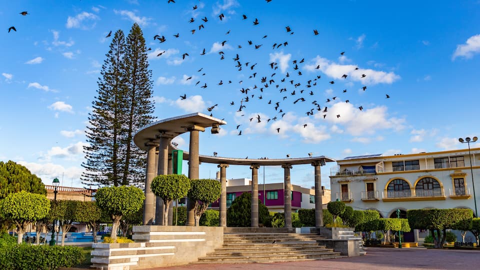 Día soleado en la Plaza de Armas de Tepic, Nayarit, durante Semana Santa.