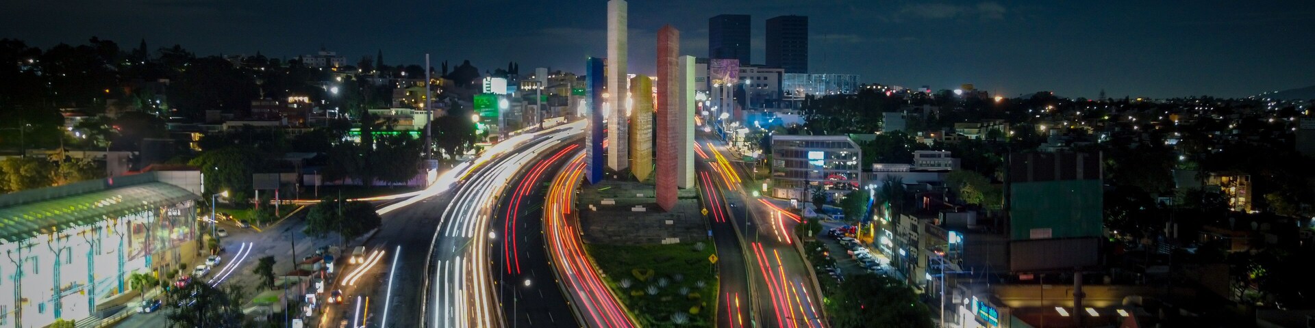 long exposure photography of one of the busiest streets in the state of Mexico, in satellite city