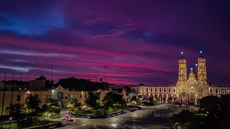 Atardecer templo Basilica de Zapopan Jalisco Mexico