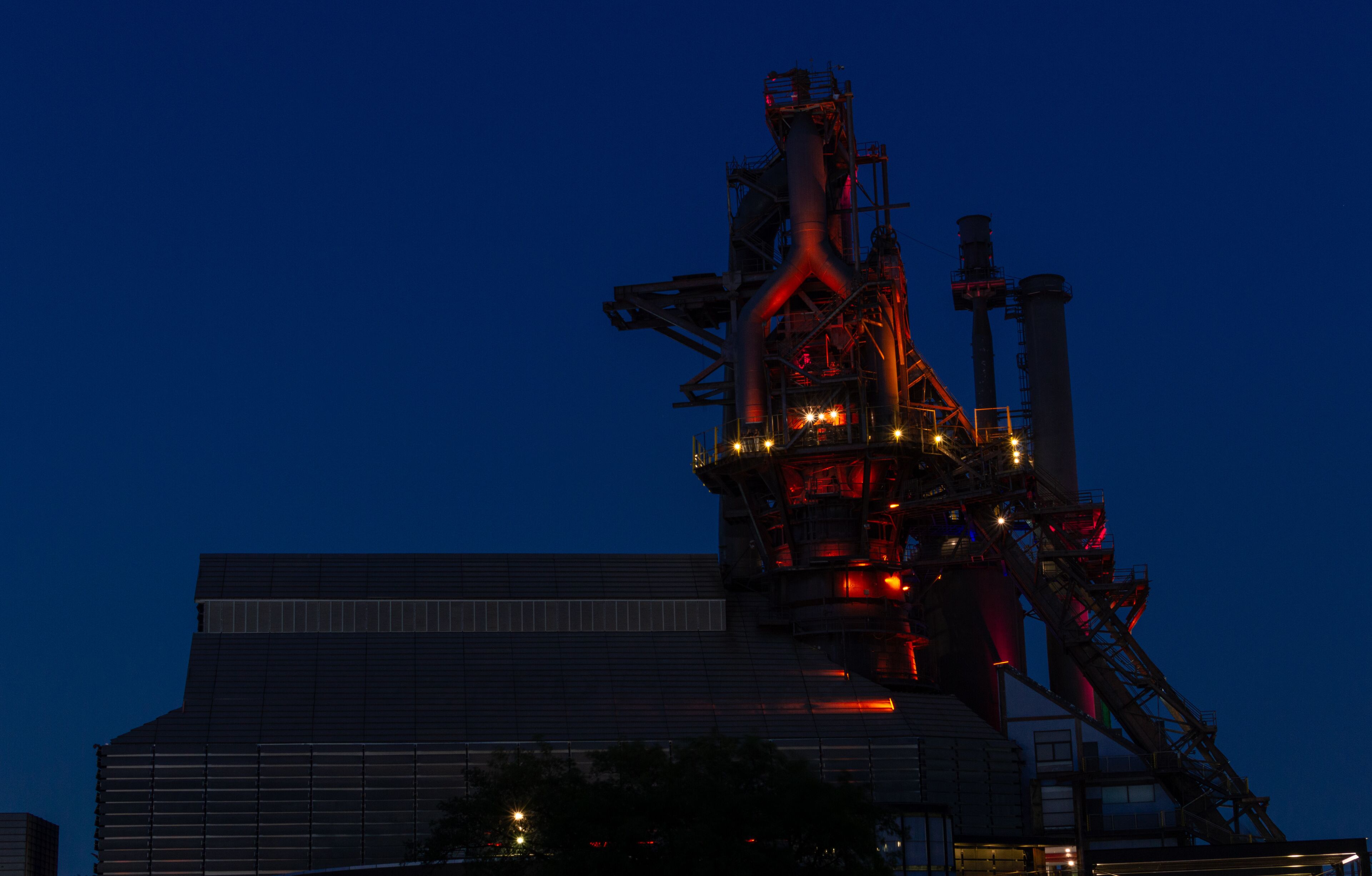 Museo del Acero de noche en el Parque Fundidora, Monterrey, Nuevo León, México - Horno 3