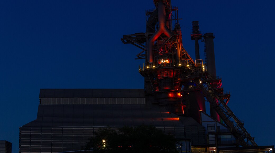 Museo del Acero de noche en el Parque Fundidora, Monterrey, Nuevo León, México - Horno 3