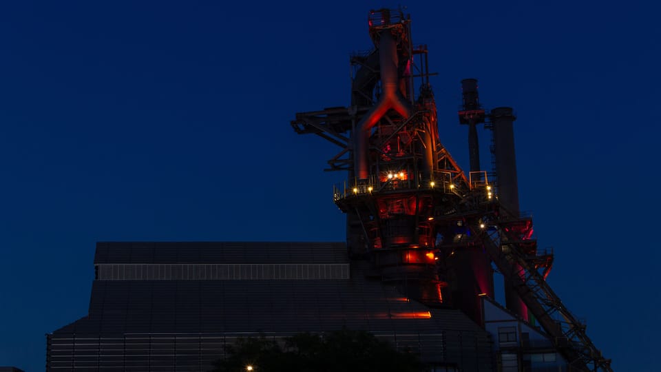 Museo del Acero de noche en el Parque Fundidora, Monterrey, Nuevo León, México - Horno 3