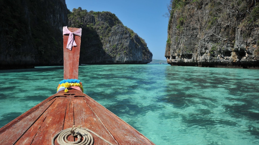 Phi Phi Islands featuring rugged coastline, boating and tropical scenes