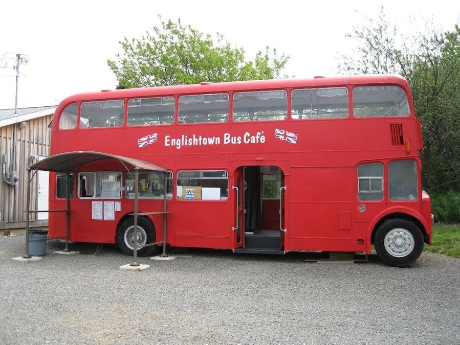 Quaint lunch spot, very close to Donelda's cruise dock, in case you need to snack before or after the excursion.