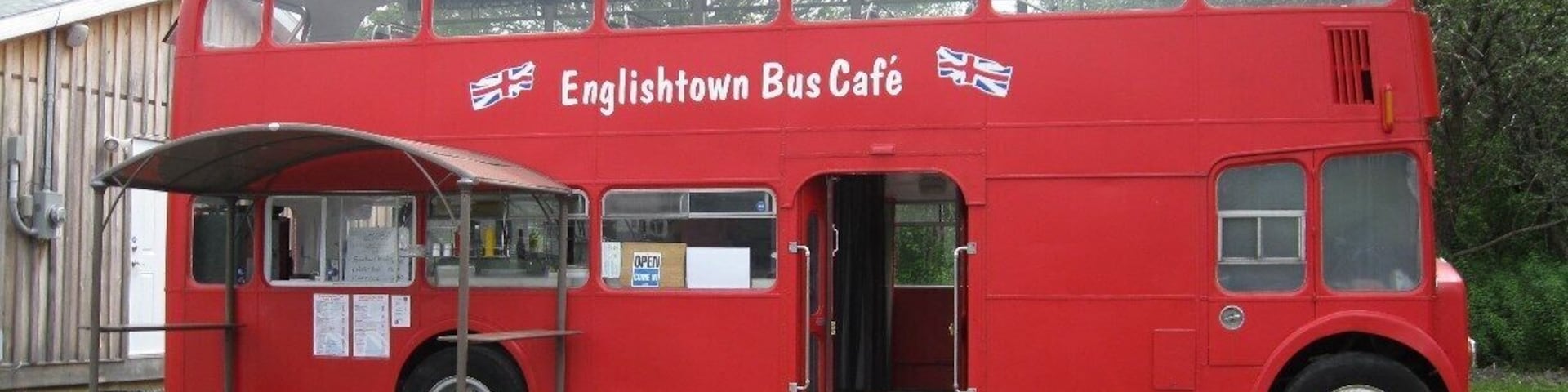 Quaint lunch spot, very close to Donelda's cruise dock, in case you need to snack before or after the excursion.