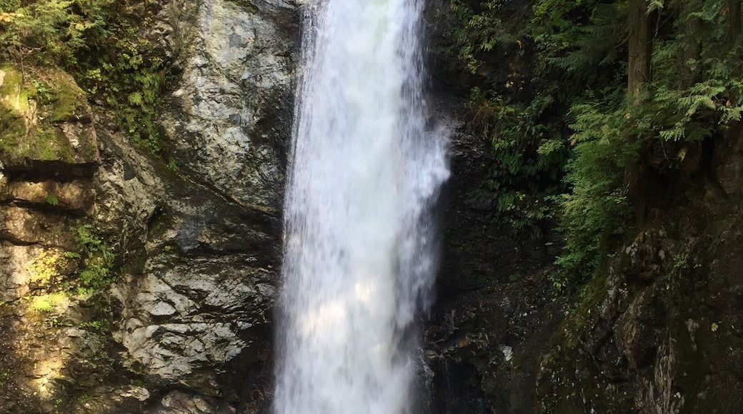 After the heavy rain the day before, the waterfall is really magnificent and the sound it makes is very powerful.