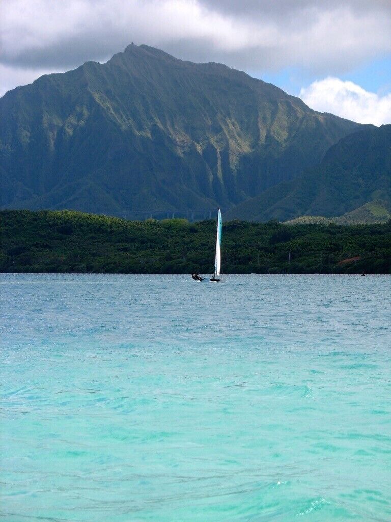 Kane'ohe Sand Bar seems to be an enigma; a widely talked about place, yet somehow a bit shrouded in mystery. I took this photo of two guys sailing on their Hobe Cat against a stunning backdrop of the Ko'olau Mountains.

TIP: check the tides and visit the sandbar on a day where you can actually walk around on it.

#beaches
#kaneohe
#hawaii
#sailing
#mountains
#lifeatexpedia
#blue