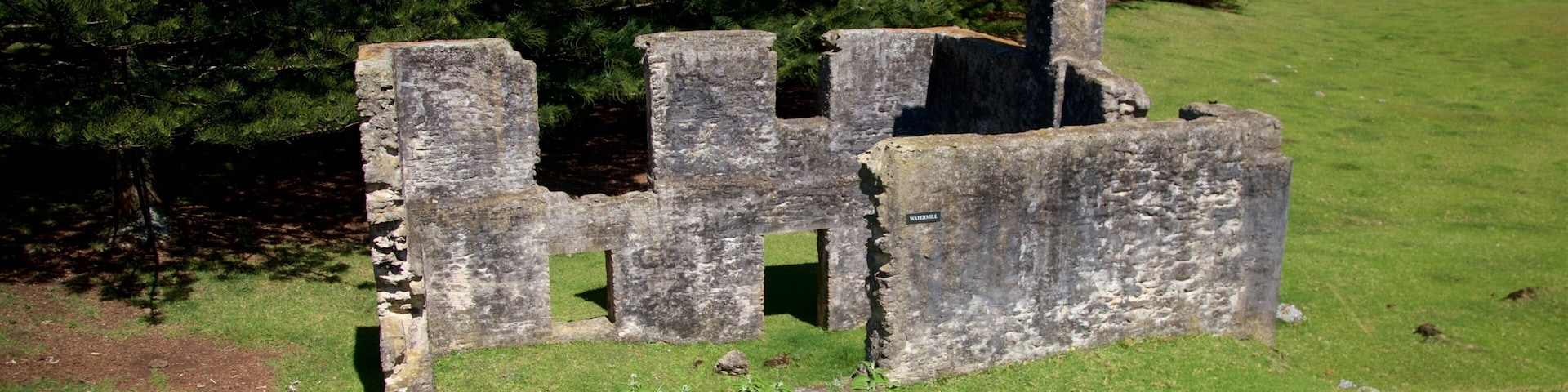Norfolk Island which includes a ruin and heritage elements