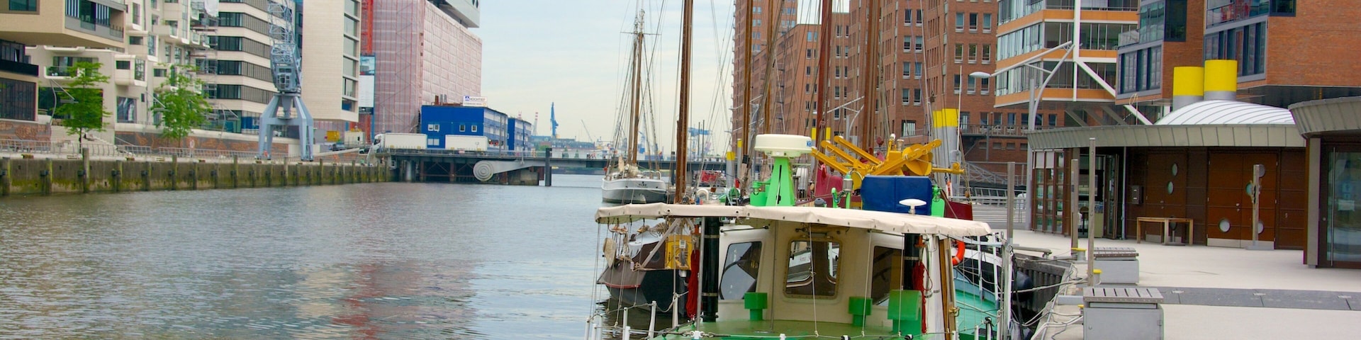 Altstadt which includes a city and a bay or harbor