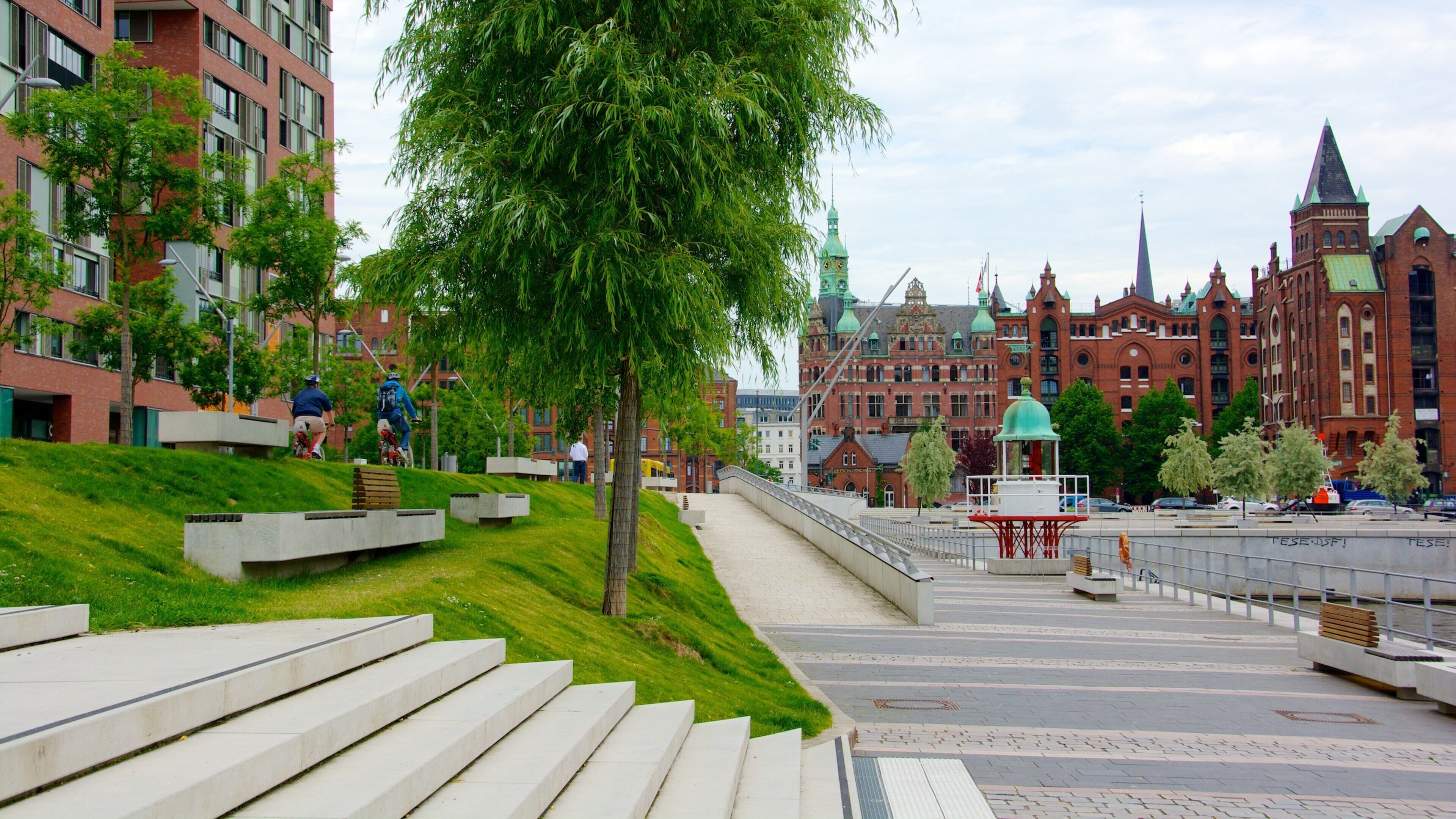 Hamburg showing heritage architecture and a city
