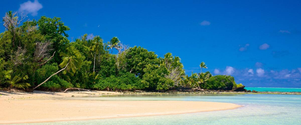 Aitutaki which includes tropical scenes and a sandy beach