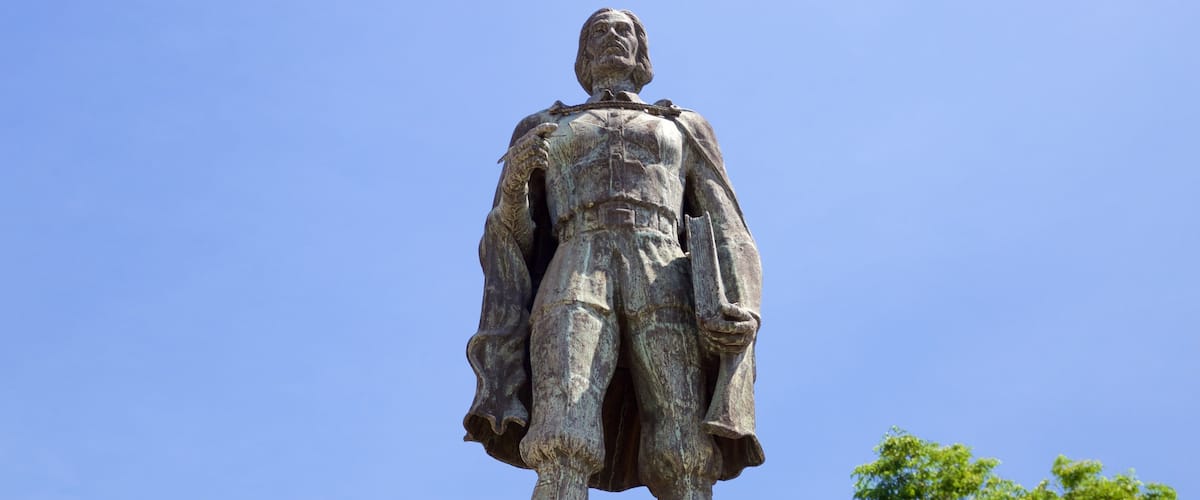 Isla de Cebú ofreciendo una estatua o escultura