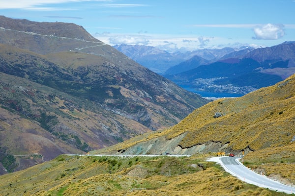 Queenstown which includes mountains and tranquil scenes