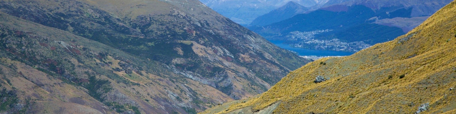 Queenstown which includes mountains and tranquil scenes