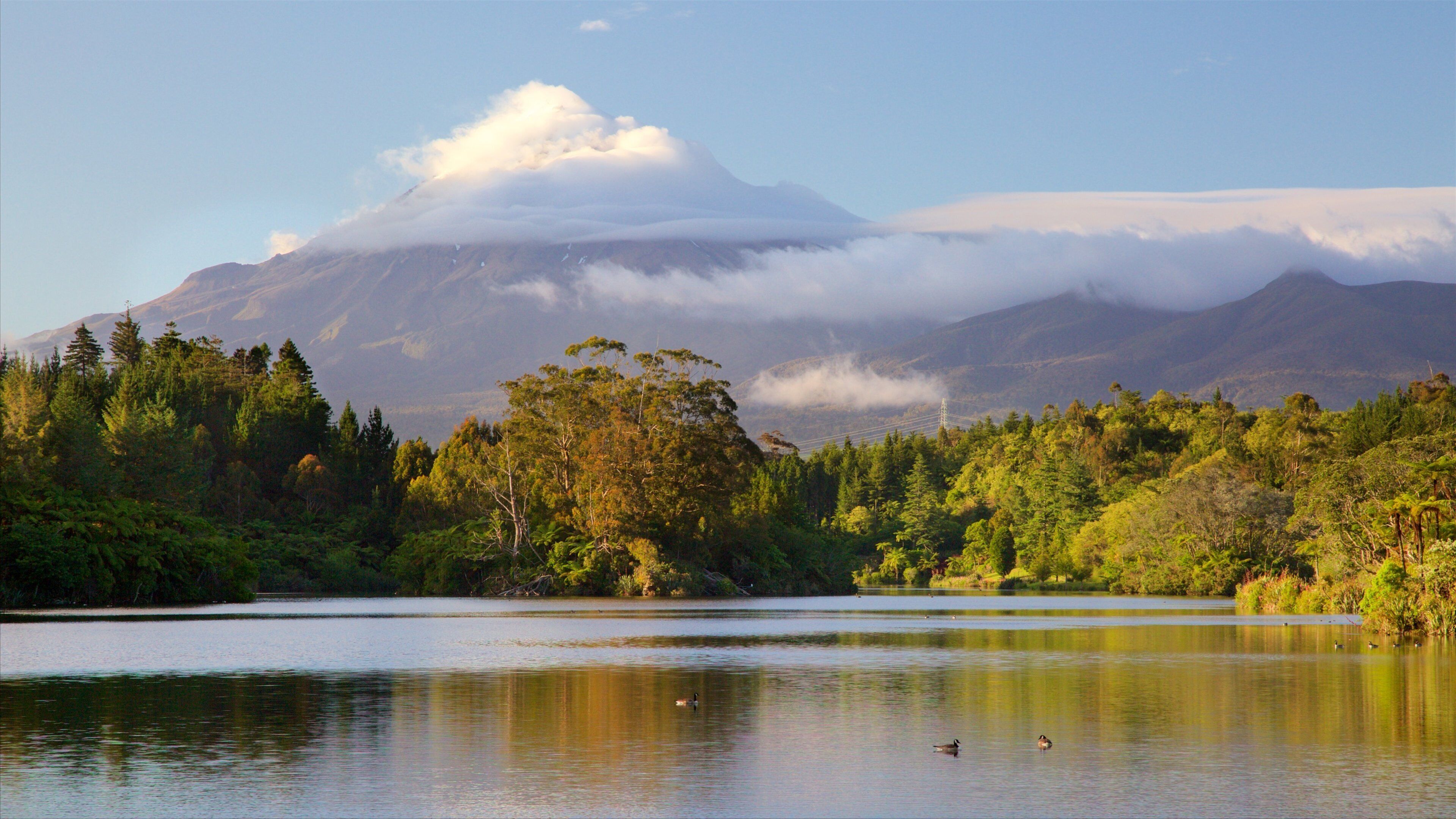 New Plymouth showing mountains and a lake or waterhole