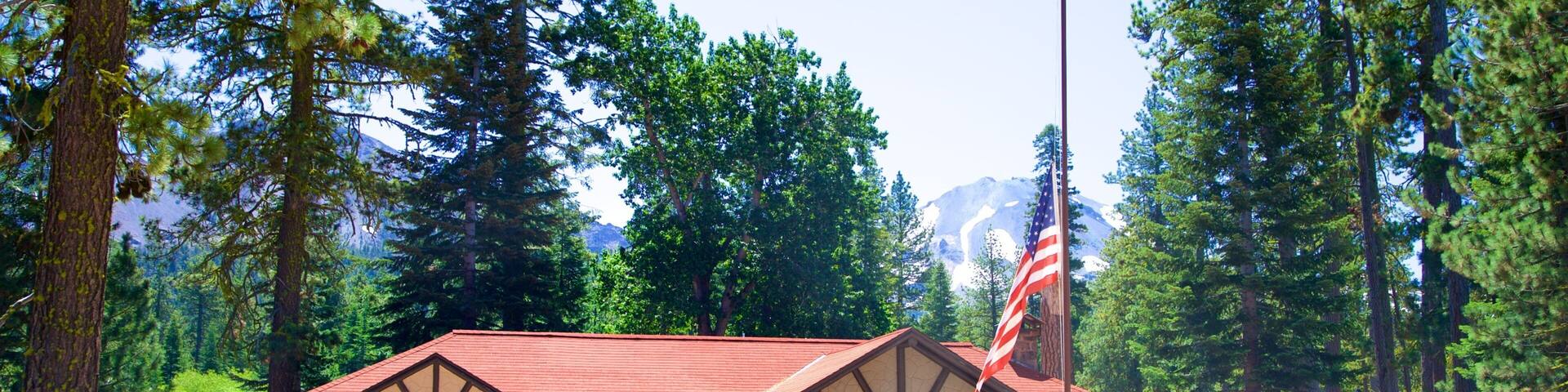 Loomis Museum which includes a small town or village