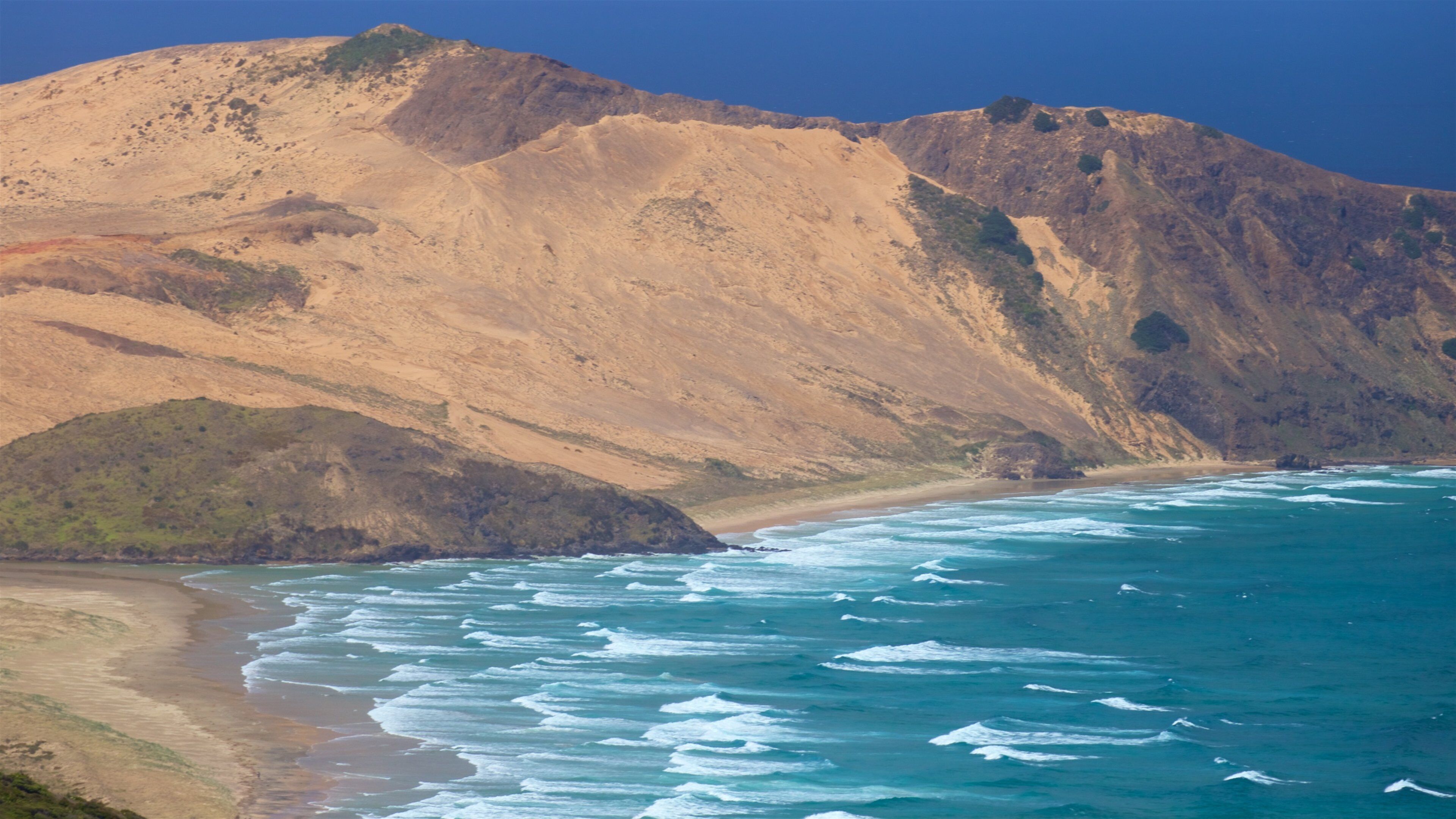 Cape Reinga แสดง ชายฝั่งทะเล และ ทิวทัศน์ที่เงียบสงบ