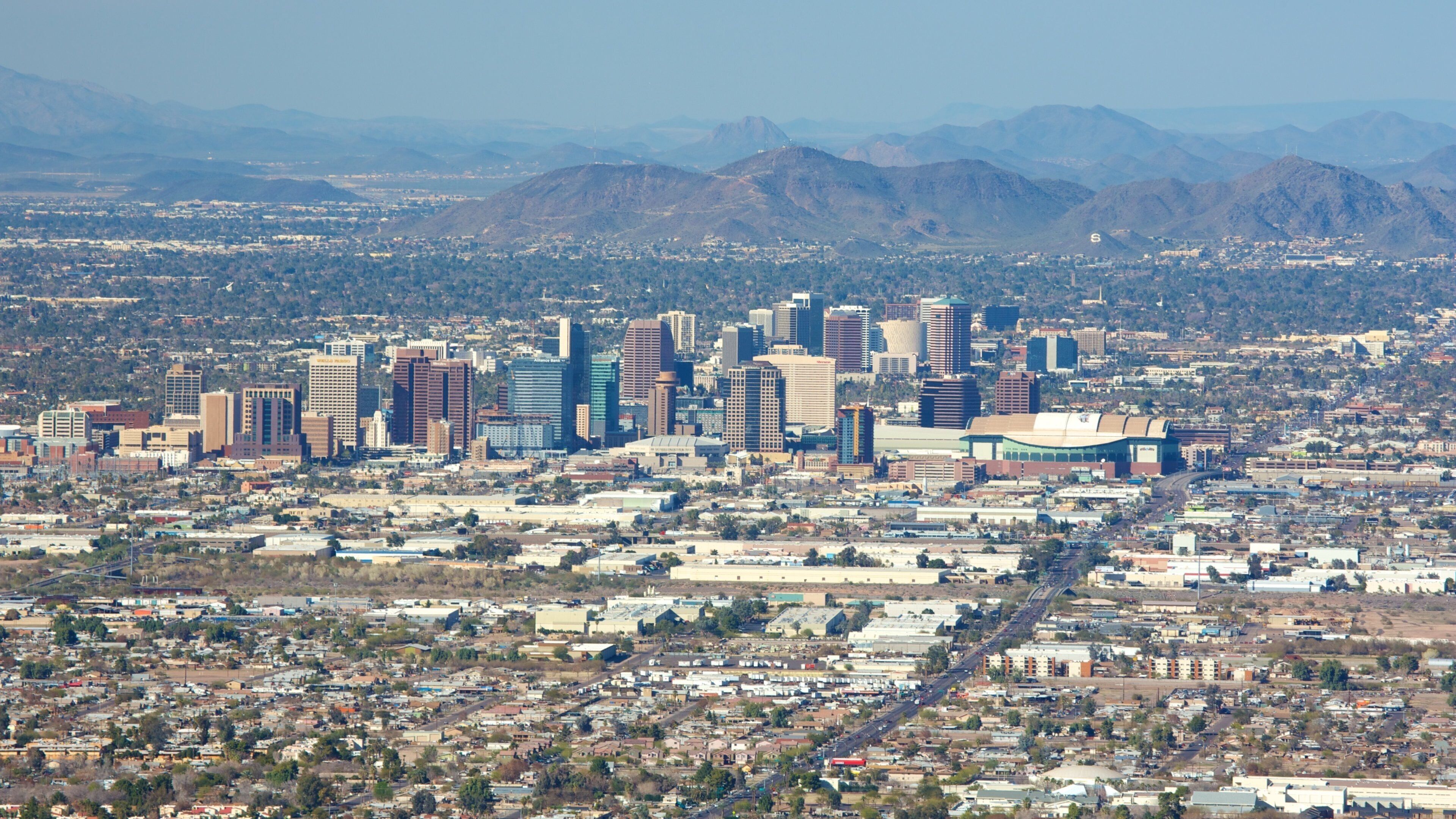 Phoenix que inclui um edifício, uma cidade e distrito comercial central