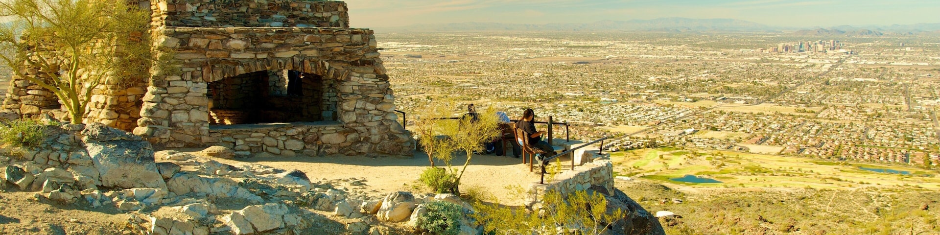 Phoenix caracterizando paisagem, ruínas de edifício e paisagens