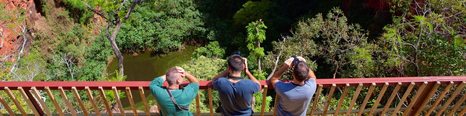 Bonito showing views and a lake or waterhole as well as a small group of people