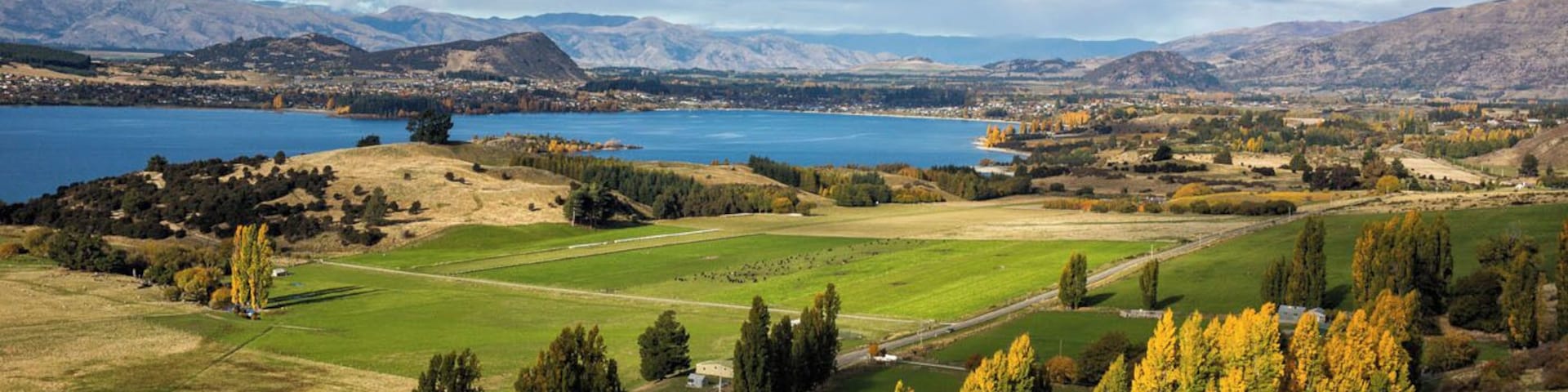 This is the view of Wanaka, New Zealand from the Roy's Peak Track in autumn. This is a beautiful photo but it is still not as pretty as what you see from the highest point of Roy's Peak Track. To learn more about the hike (and see these awesome views), read: http://www.earthtrekkers.com/hiking-roys-peak-track-with-kids/