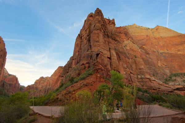 Parque Nacional Zion que incluye montañas, un cañón o garganta y vistas panorámicas