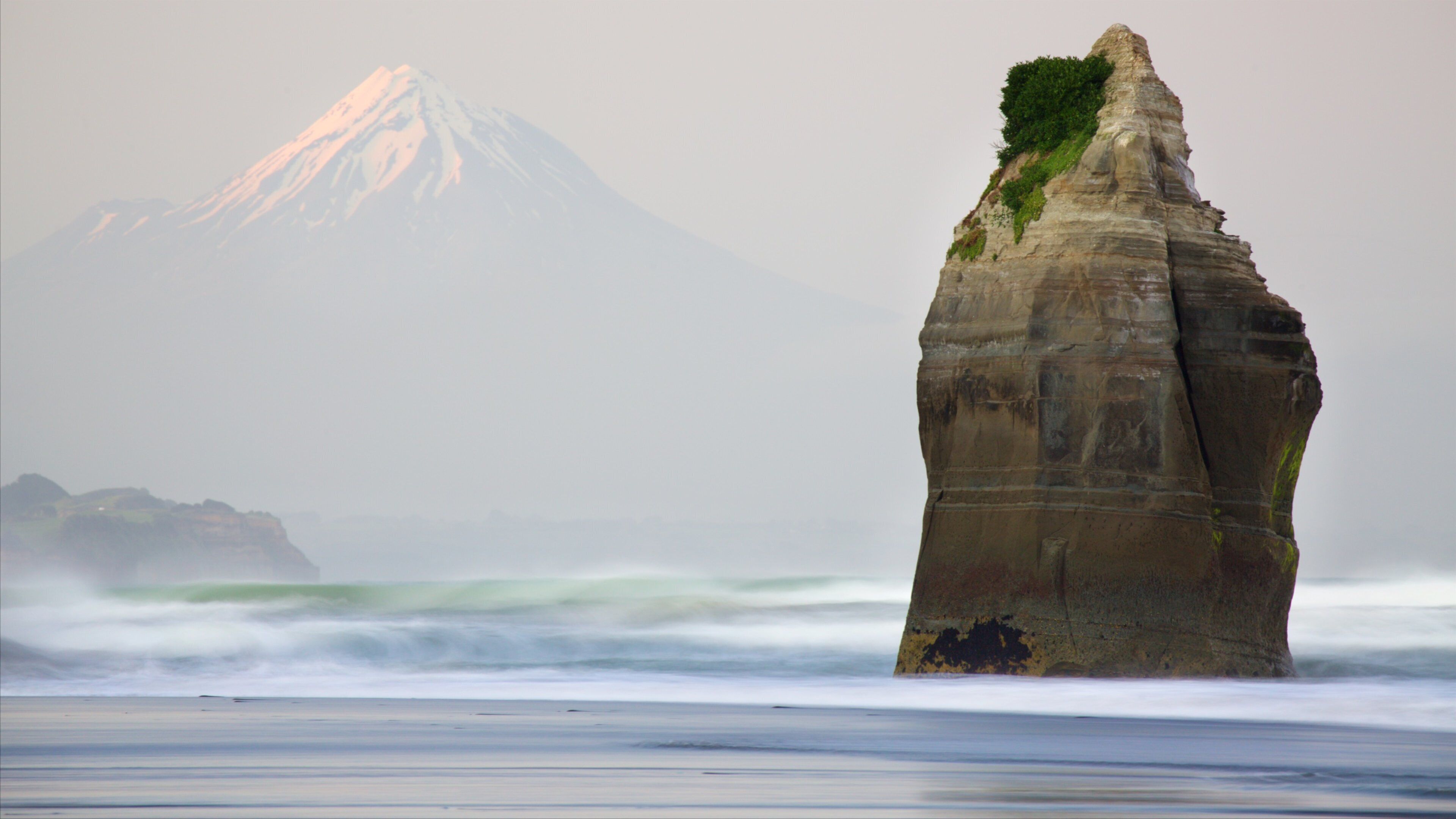 トンガポルトゥ どの含み 湾岸あるいはハーバー, 波 と 岩の多い海岸線