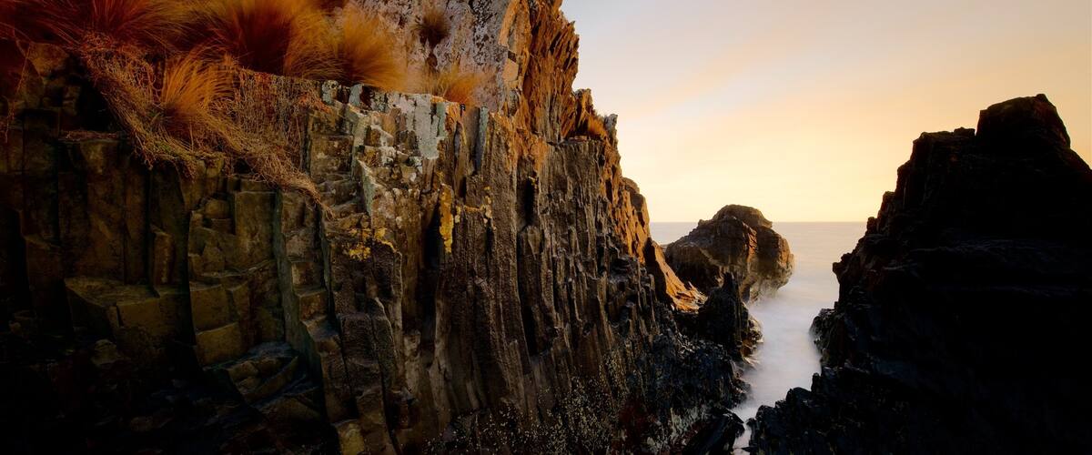 Thị trấn Stanley trong đó bao gồm hoàng hôn, cảng hoặc vịnh và bờ biển khúc khuỷu