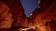 Wadi Musá que incluye escenas de noche, aurora boreal y una garganta o cañón