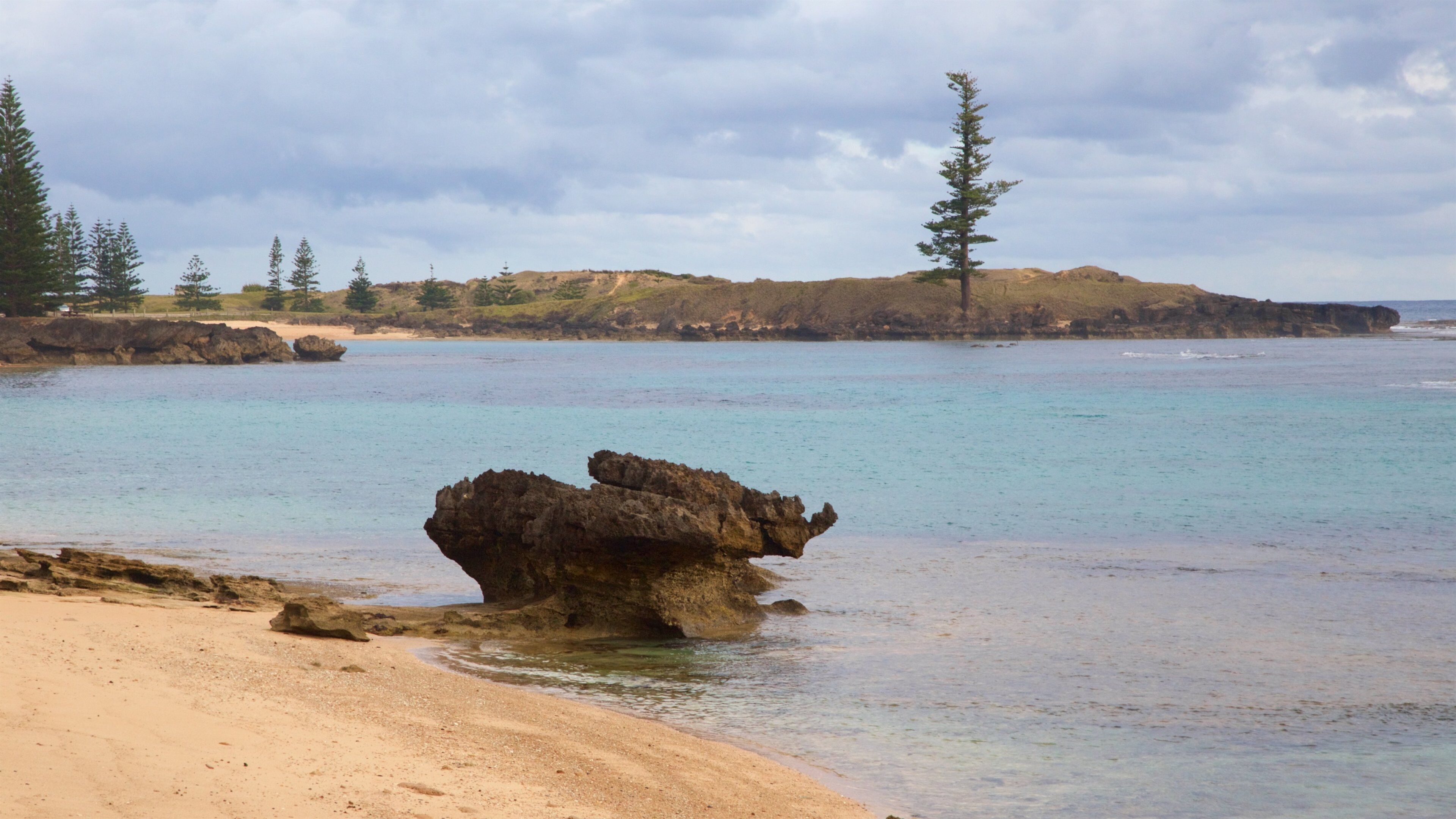 ノーフォーク島 フィーチャー 荒々しい海岸線, 海岸線の眺め と ビーチ