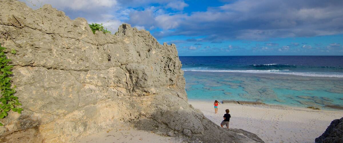 Atiu showing a sandy beach
