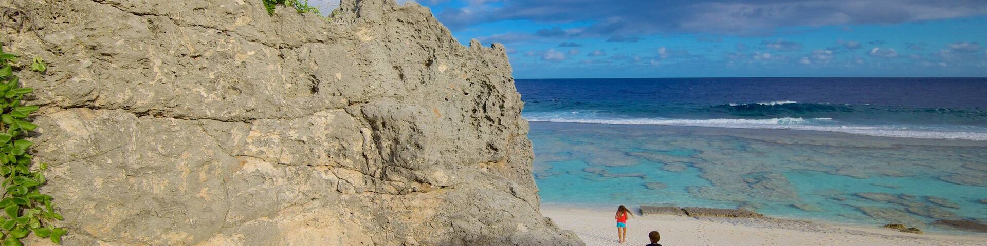 Atiu showing a sandy beach