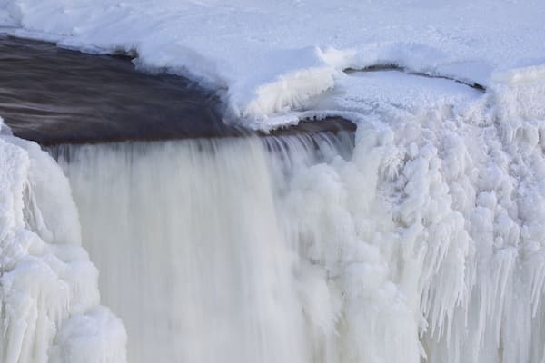 Ottawa montrant neige et chute d\'eau