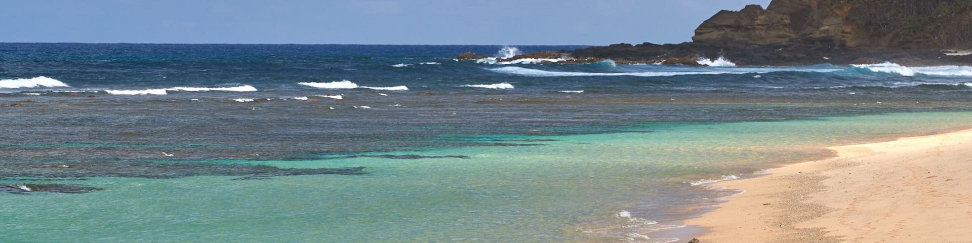 Tanna Island caracterizando uma praia e paisagens litorâneas