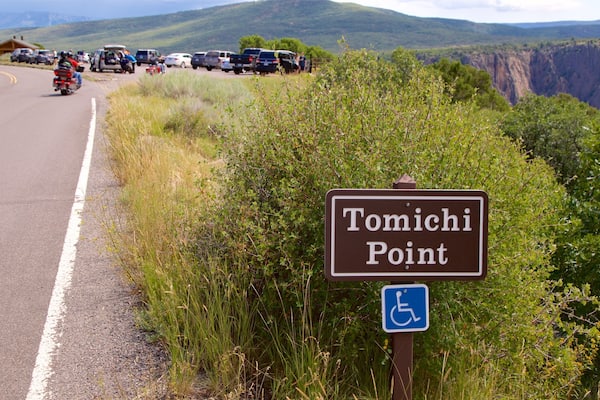 St Maarten and St Martin showing tranquil scenes and signage
