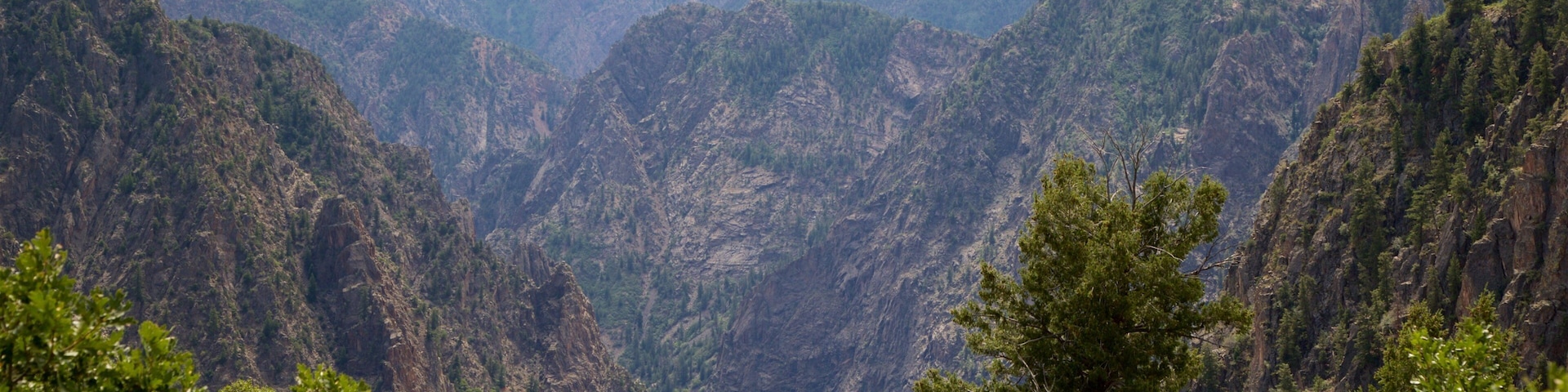 Montrose mostrando paisagem e um desfiladeiro ou canyon